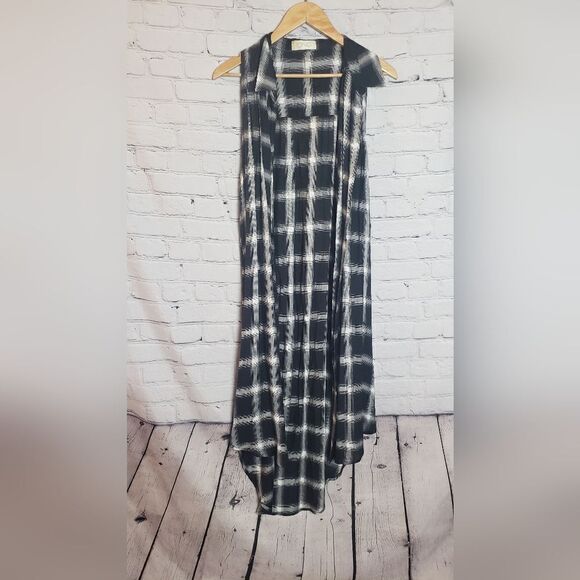 Icing Black and White Sleeveless Jacket - Picture 1 of 5